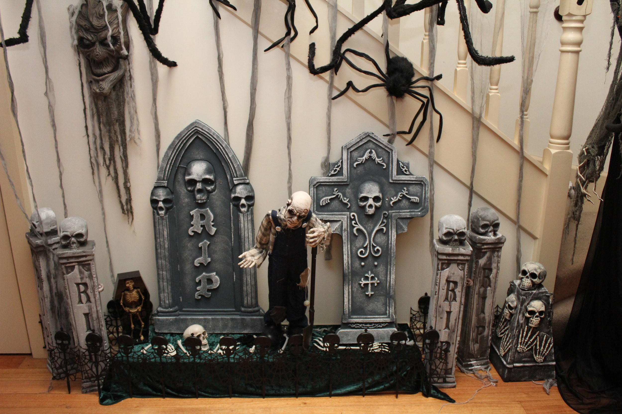 Addams Family Decorating Ideas Elegant the Addams Family Halloween Party — Chic Party Ideas