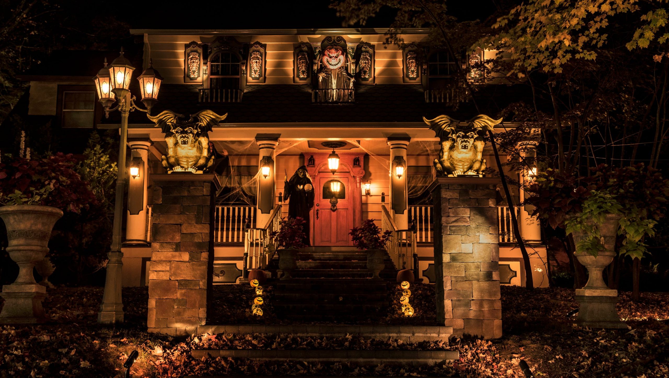 Best Halloween House Decorations Fresh 8 Spooky Houses that Decorate Like Crazy for Halloween