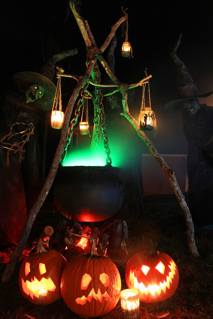 Cool Halloween Yard Decorations Lovely 125 Cool Outdoor Halloween Decorating Ideas Digsdigs