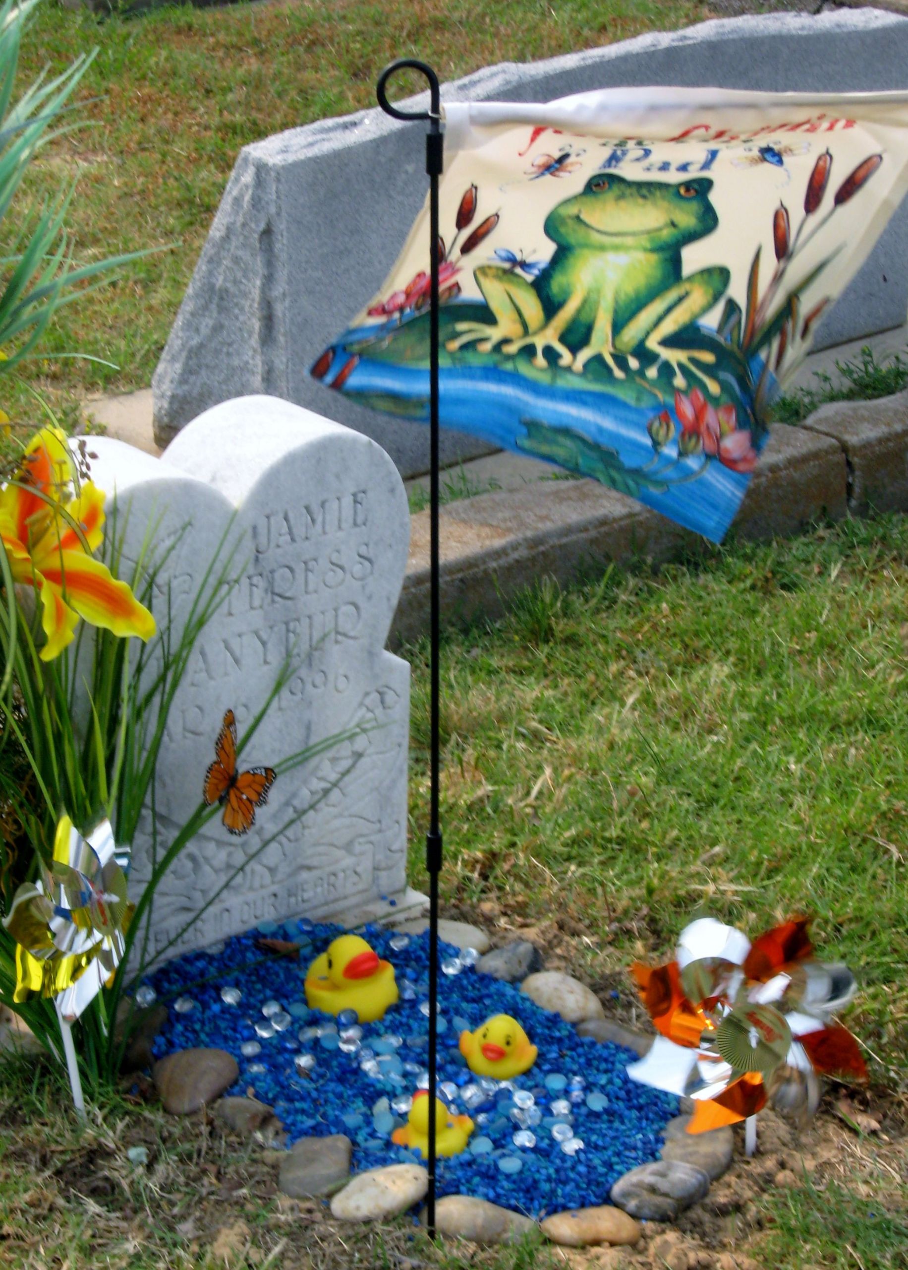 Diy Graveyard Decorations Unique How to Decorate A Grave with Flowers