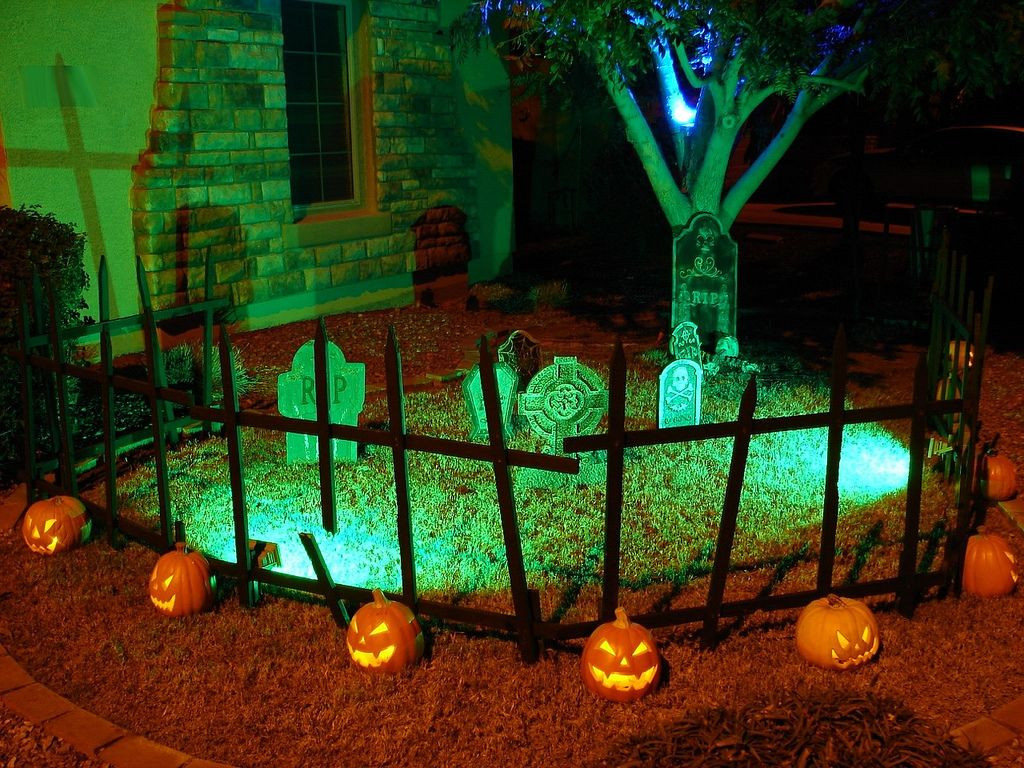 Front Yard Ideas Halloween Graveyard Ideas Best Of Front Yard Cemetery 3