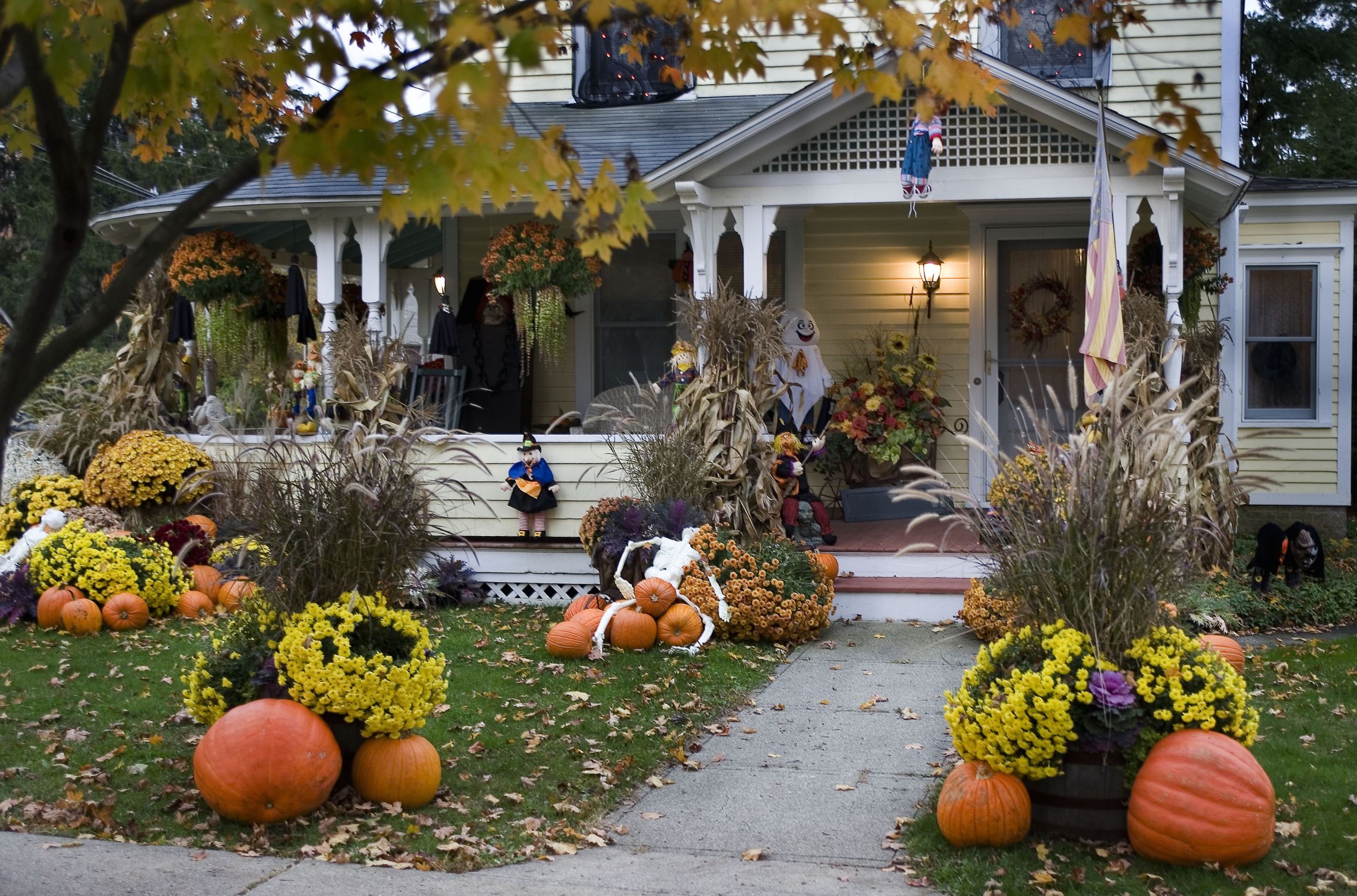 Halloween Front Garden Ideas Awesome 10 Best Outdoor Halloween Decorations Porch Decor Ideas for Halloween