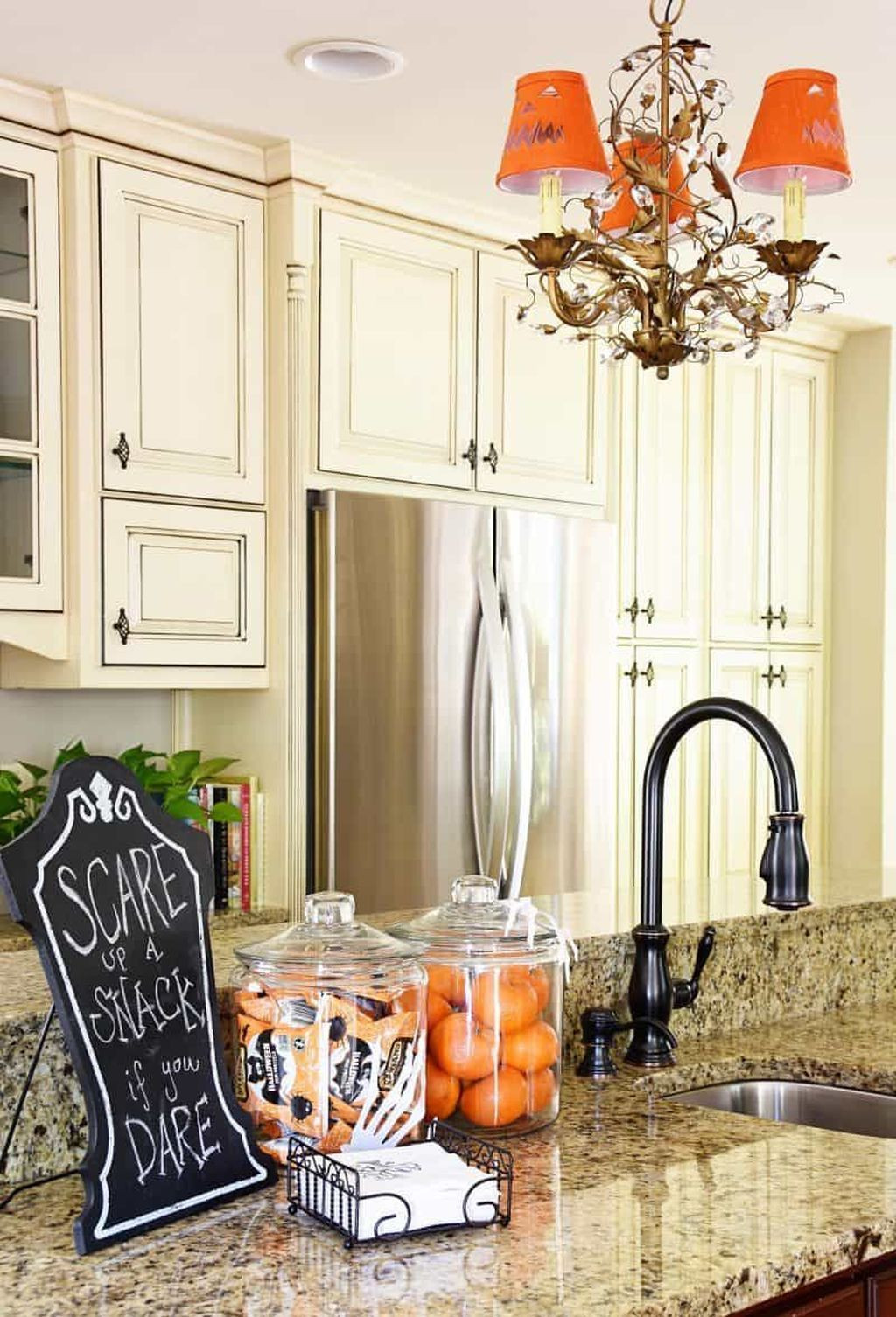 Halloween Kitchen Decor Fresh 34 Stunning Halloween Kitchen Decor Ideas Hmdcrtn