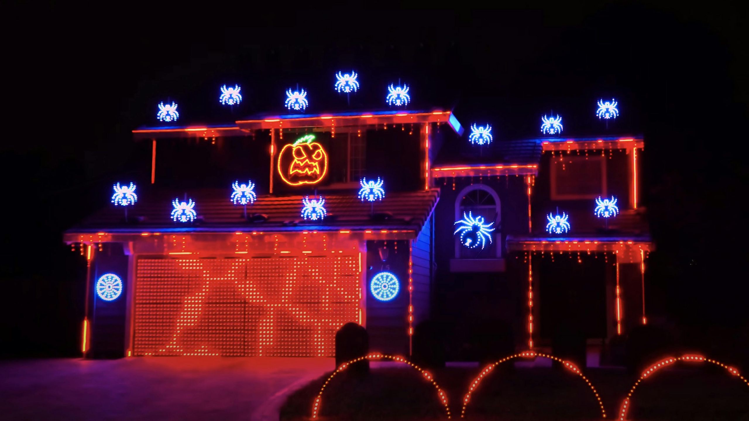 Halloween Light Show New This Enter Sandman themed Halloween Light Show is Spectacular — Kerrang