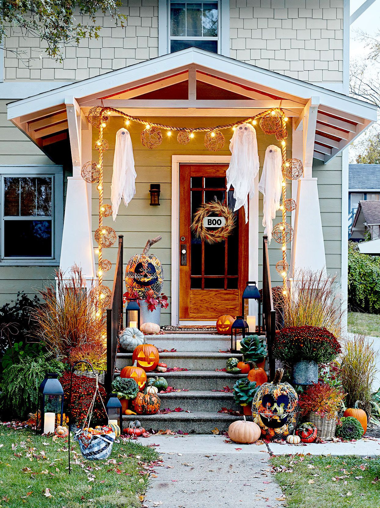 Halloween Patio Decorations Best Of 19 Festive Halloween Front Porch Decor Ideas