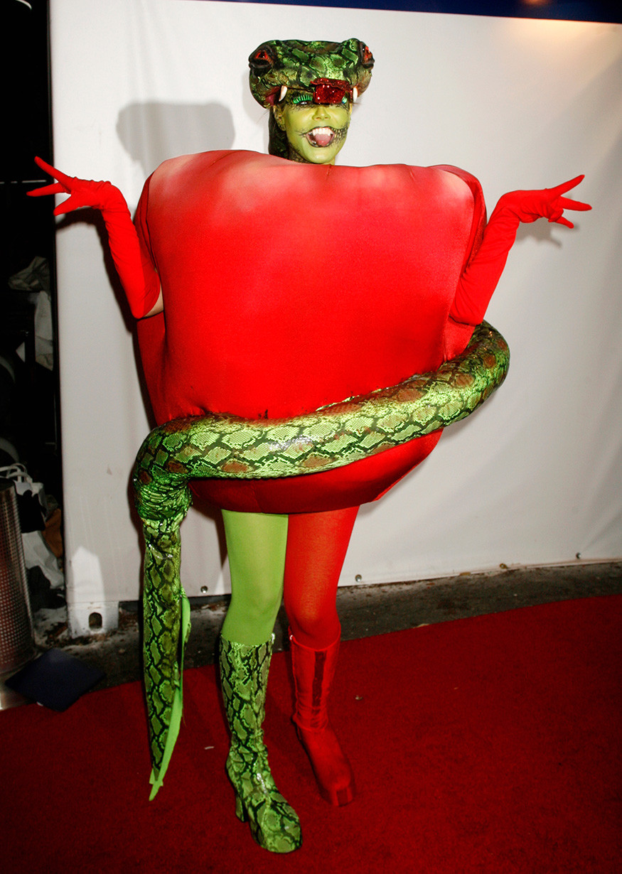 Heidi Klum Halloween Costume Elegant In Pics Heidi Klum S Halloween Costumes Over the Years Gallery
