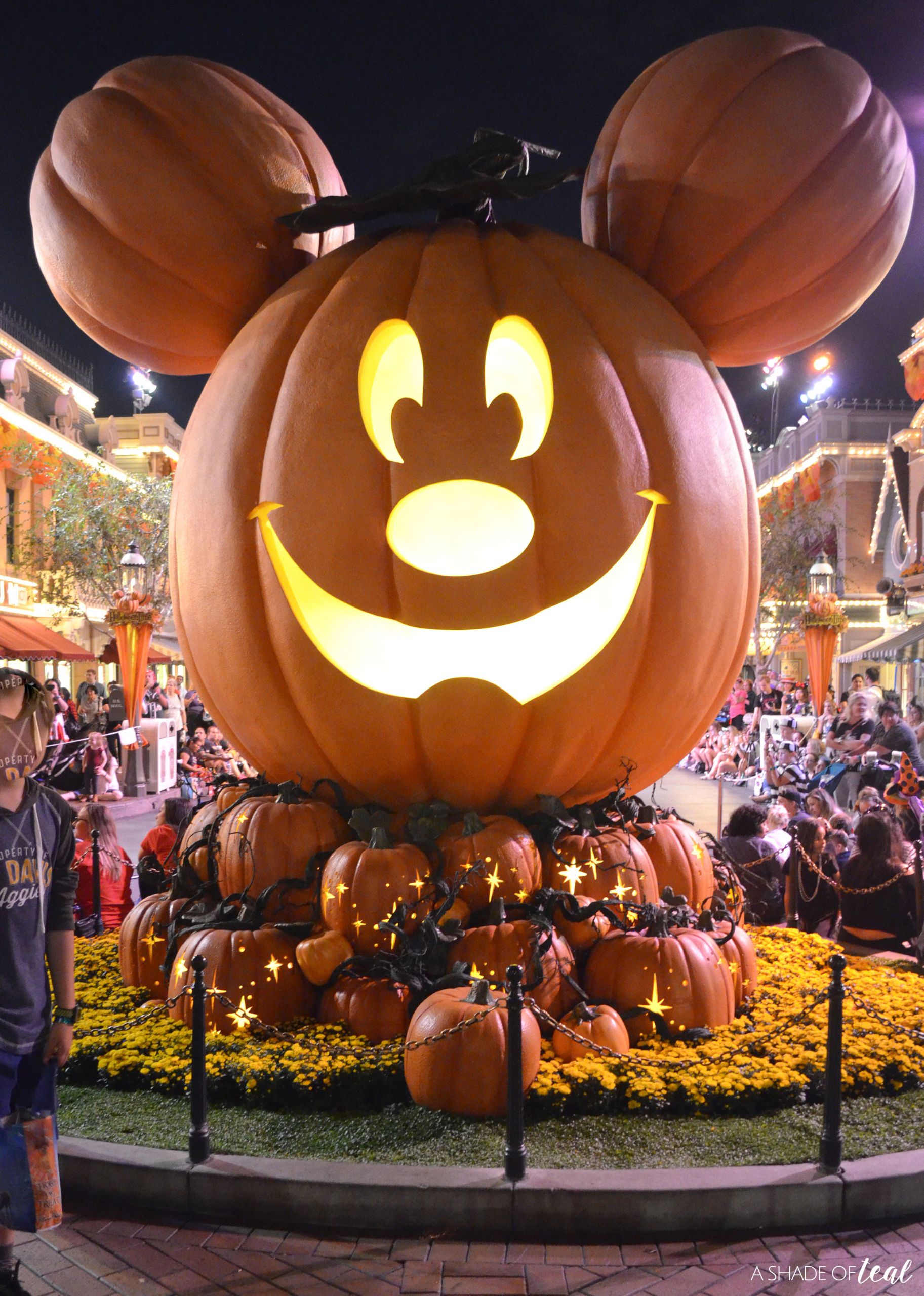 Mickey Halloween Decorations Awesome Mickey S Halloween Party at Disneyland