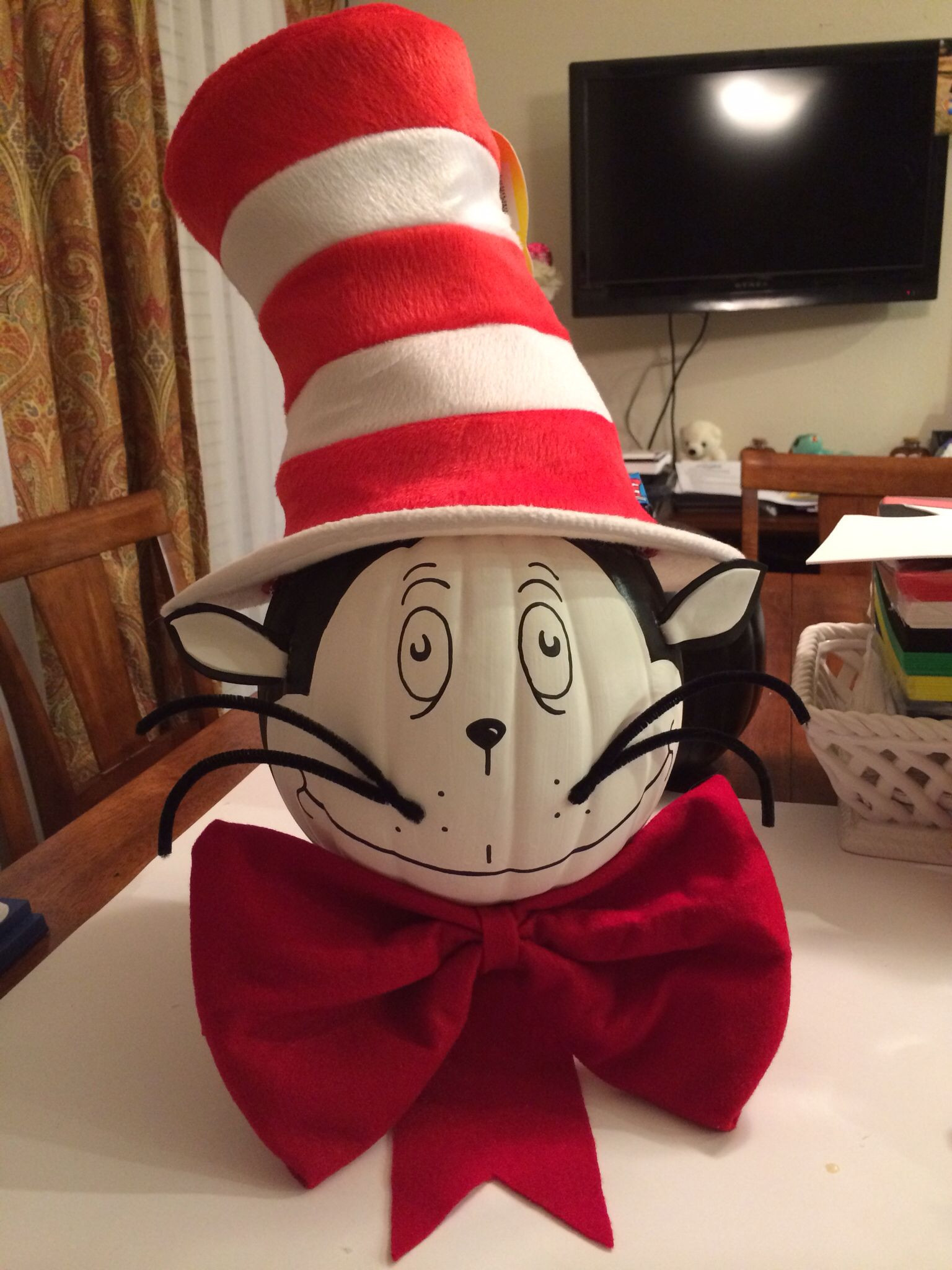 The Cat In the Hat Pumpkin Luxury &quot;the Cat In the Hat&quot; Pumpkin Decoration by Me