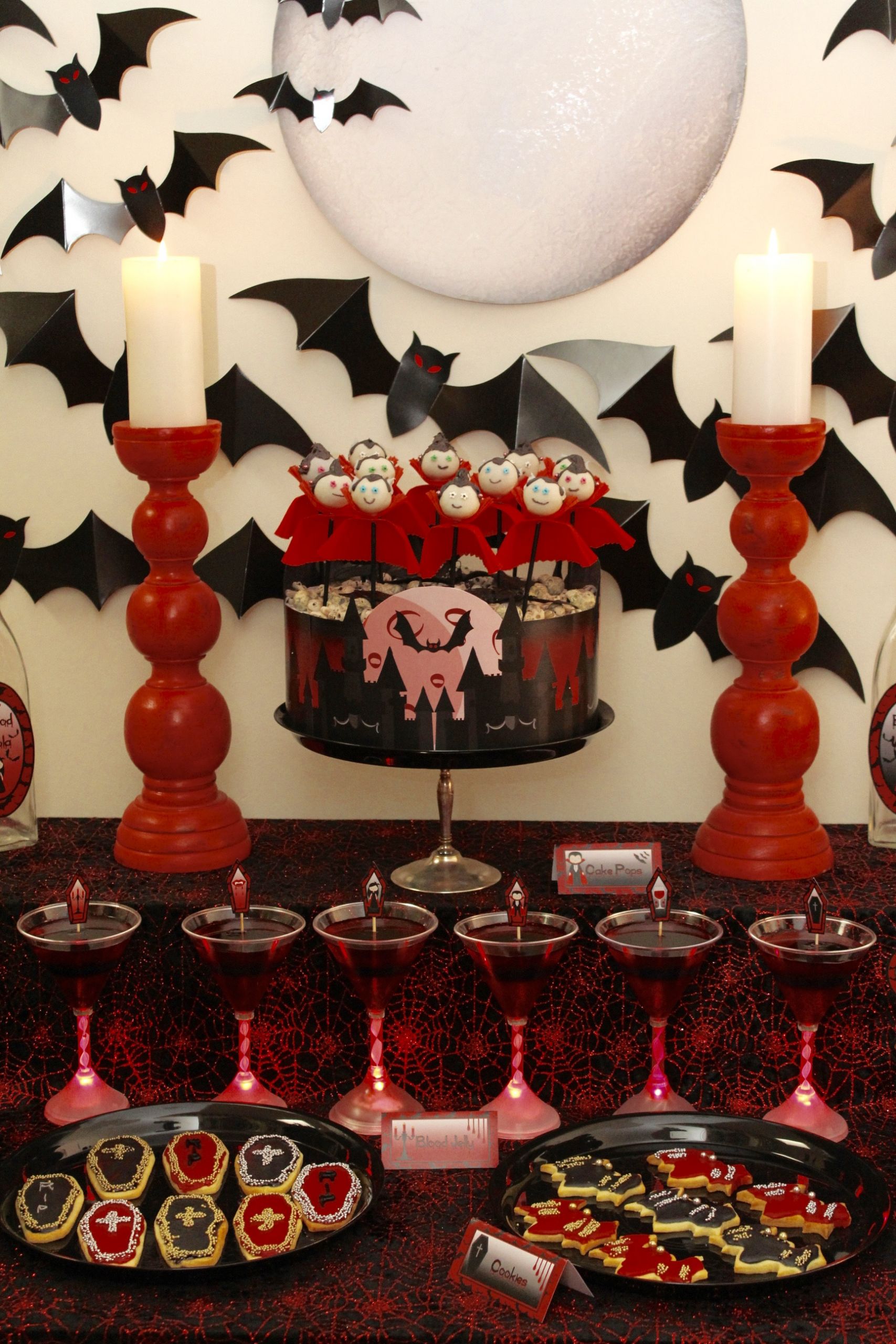 Vampire Halloween Decorations Awesome Halloween Dessert Table Vampire Party — Chic Party Ideas