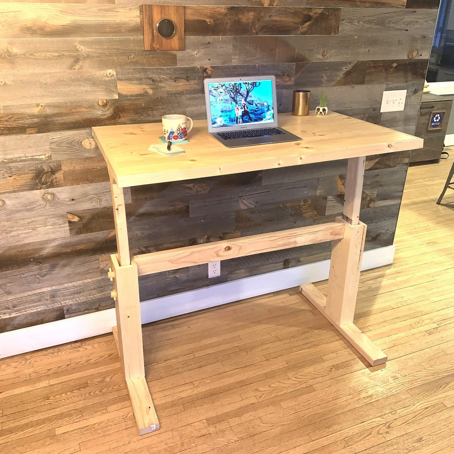 Diy Adjustable Standing Desk Awesome How to Make Your Own Adjustable Diy Desk