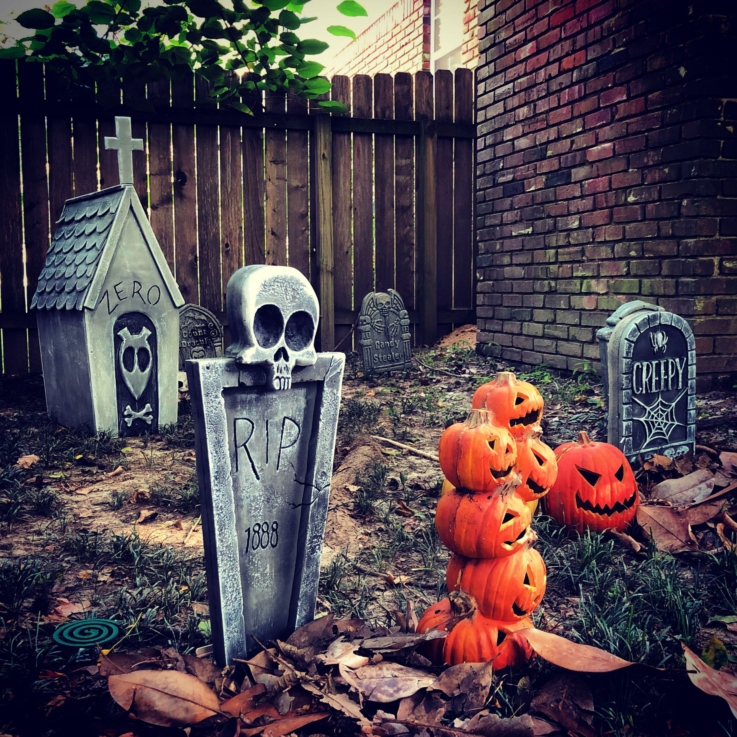 Halloween Grave Ideas Awesome Halloween Diy Graveyard Yard Decorations