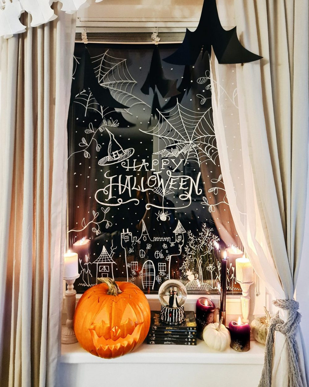 Halloween Window Displays Inspirational 15 Halloween Window Decorations that You Can Make