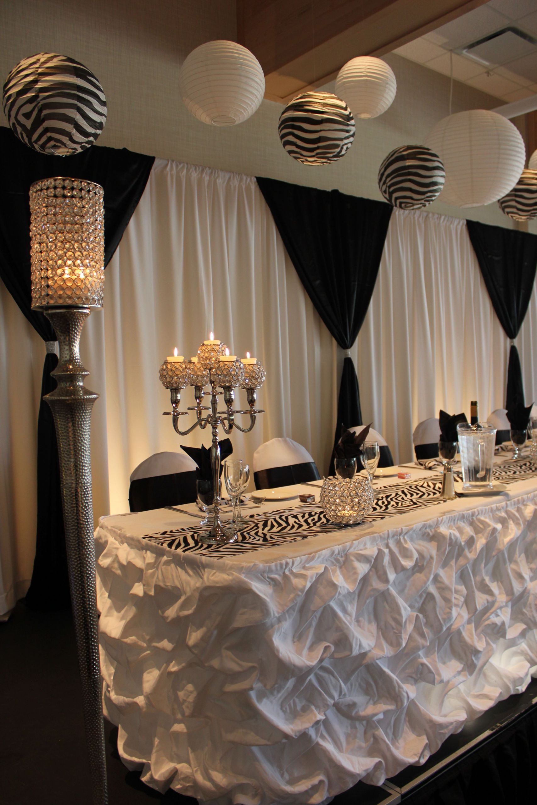 Wedding Party Decorations Luxury Follow Us Signaturebride On Twitter and On Facebook Signature Bride