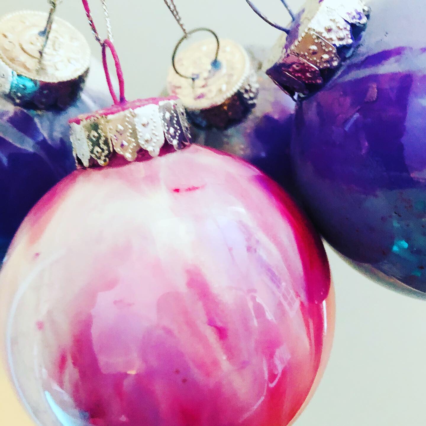 Acrylic Paint ornaments Beautiful Diy Marbled ornaments with Acrylic Paint Glitter A Dime