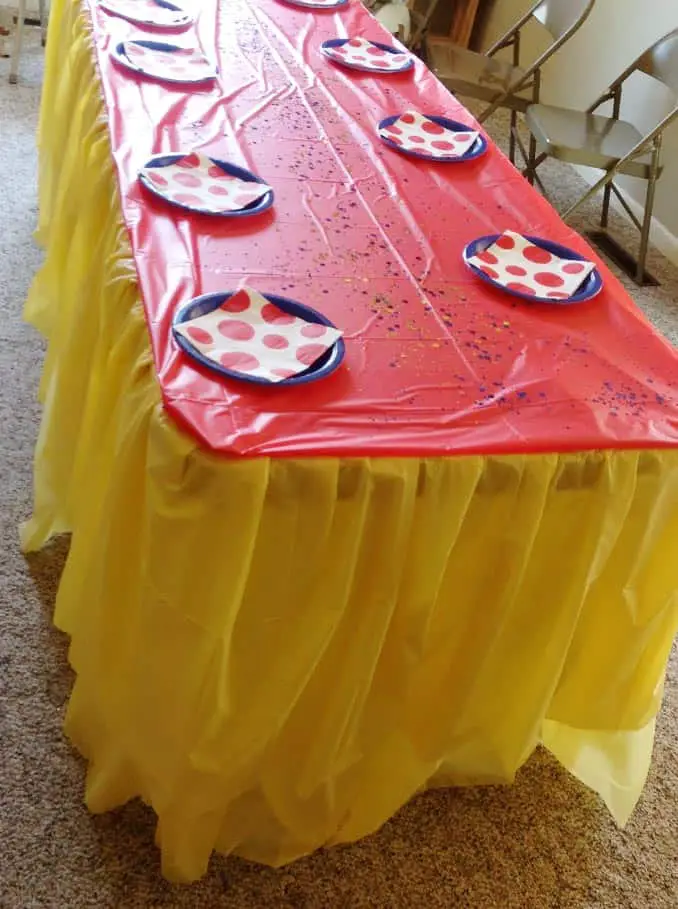 Diy Table Skirt Fresh 11 Gorgeous Diy Table Skirt Ideas You Can Make Fast