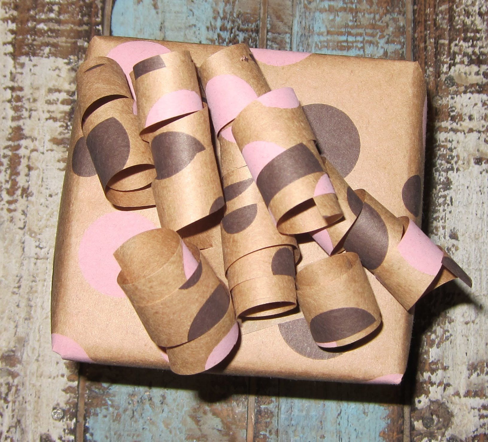 Wrapping Paper Bows New How to Make A Bow Out Of Wrapping Paper